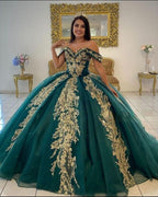 Vestido de quinceañera verde oscuro con apliques dorados y lentejuelas, corte princesa, cola corta Y962