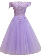 Vestido de fiesta de bienvenida con hombros descubiertos, encaje y tul color lila claro S11189