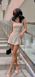 Vestido corto de fiesta estilo A con tirantes finos, ideal para ocasiones especiales (modelo Y630)