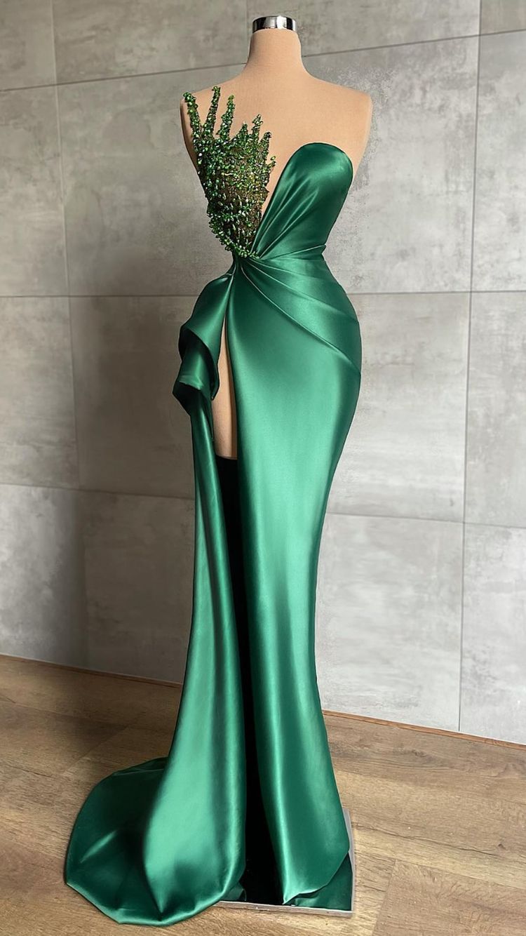 Robe de soirée longue vert émeraude à décolleté plongeant en V et perles, fendue jusqu'à la cuisse (Y596)
