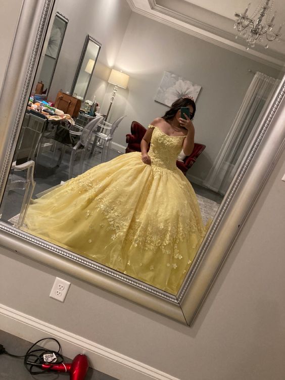 Vestido de quinceañera amarillo con hombros descubiertos, apliques de tul, estilo baile Y658