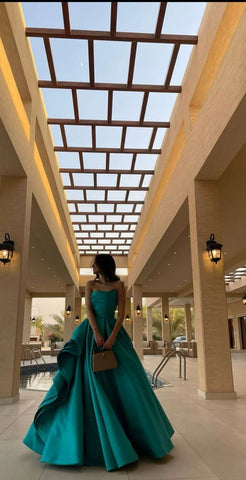 Robe de soirée longue bustier en satin vert généreux, coupe trapèze, Y590