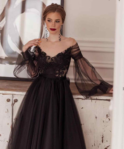 Elegante vestido de noche negro ilusión de manga larga, escote en V, apliques de encaje, espalda descubierta, corte en A y largo hasta el tobillo S26660