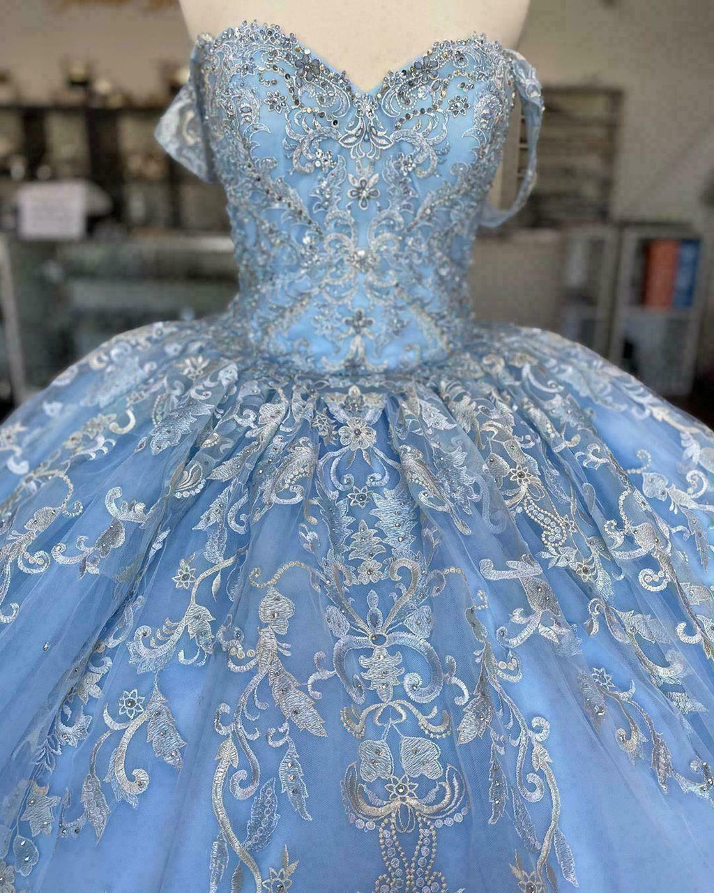 Vestido de quinceañera azul de baile de cuento de hadas invernal, vestido de baile de tul azul con encaje Y674