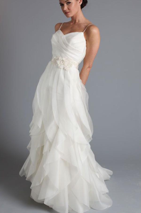 Robe de mariée simple à bretelles spaghetti et tulle à volants, longueur au sol