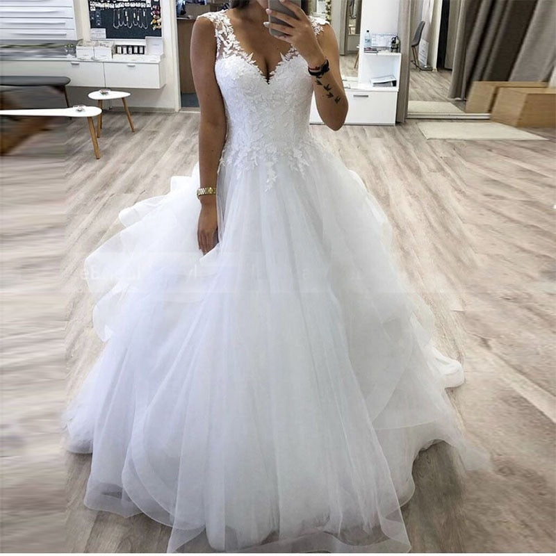 Baoleely V-neck Princess Ball Gown Wedding Dress With Tiered Tulle Skirt White Customize Bride Dress Winter Bridal Gowns