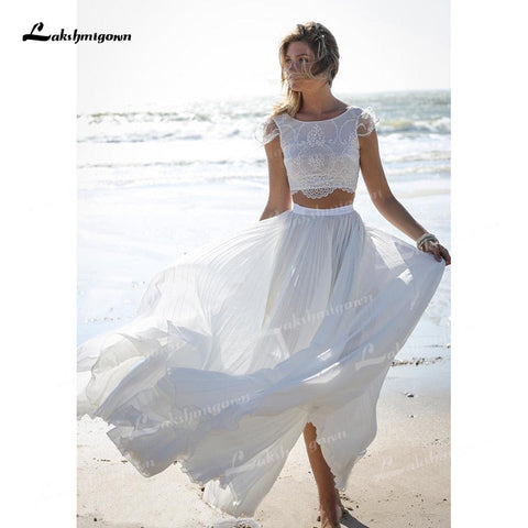 Vestidos de novia Baoleely Unique de dos piezas: top de encaje con escote barco, falda de gasa con mangas cortas y cola de barrido. Vestidos de novia para la playa.
