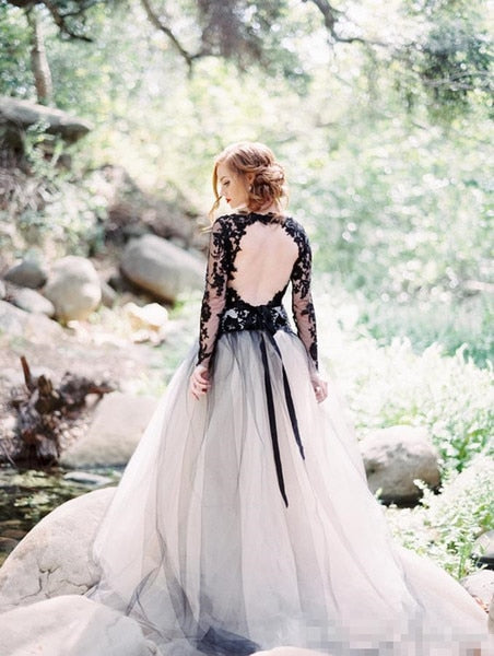 Baoleely Vintage Black Lace And White Tulle Wedding Dresses Sexy V Neck Backless Illusion Long Sleeves Gothic Bridal Gowns mariee