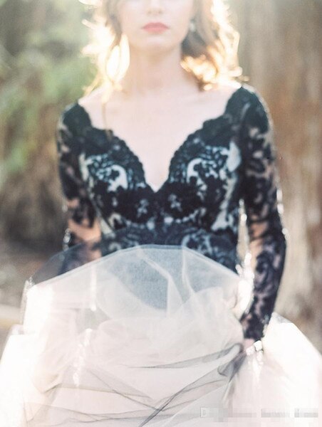 Baoleely Vintage Black Lace And White Tulle Wedding Dresses Sexy V Neck Backless Illusion Long Sleeves Gothic Bridal Gowns mariee
