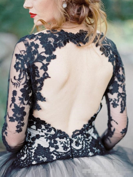 Baoleely Vintage Black Lace And White Tulle Wedding Dresses Sexy V Neck Backless Illusion Long Sleeves Gothic Bridal Gowns mariee