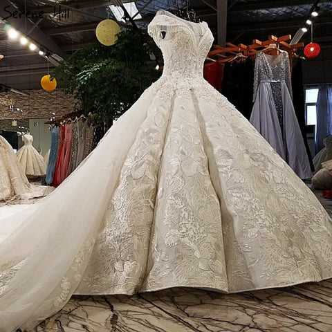 Robes de mariée vintage sans manches, robe de mariée en tulle haut de gamme sur mesure avec pompons en cristal