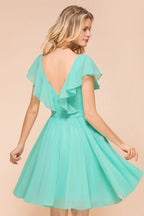 Vestido de dama de honor corto informal de gasa con escote en V y largo hasta la rodilla.