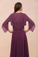 Robe de demoiselle d'honneur violette à bretelles spaghetti et drapée, longueur au sol, style décontracté.