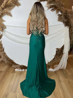 Rafenild | Robe de bal longue fendue en satin vert à col V ornée de perles et fendue