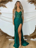 Rafenild | Robe de bal longue fendue en satin vert à col V ornée de perles et fendue