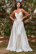 Robe de mariée ravissante en satin, coupe trapèze, col bénitier