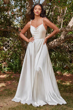 Robe de mariée ravissante en satin, coupe trapèze, col bénitier