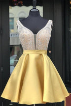 Robe de bal courte en satin rouge perlé avec poche PD290