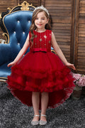 Robes de demoiselle d'honneur rouges à ceinture asymétrique et volants en tulle