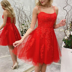 Robe de bal rouge courte trapèze sans bretelles en tulle et dentelle dos nu