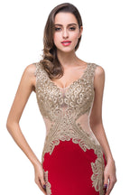 Robe de soirée rouge sirène à col en V et appliques