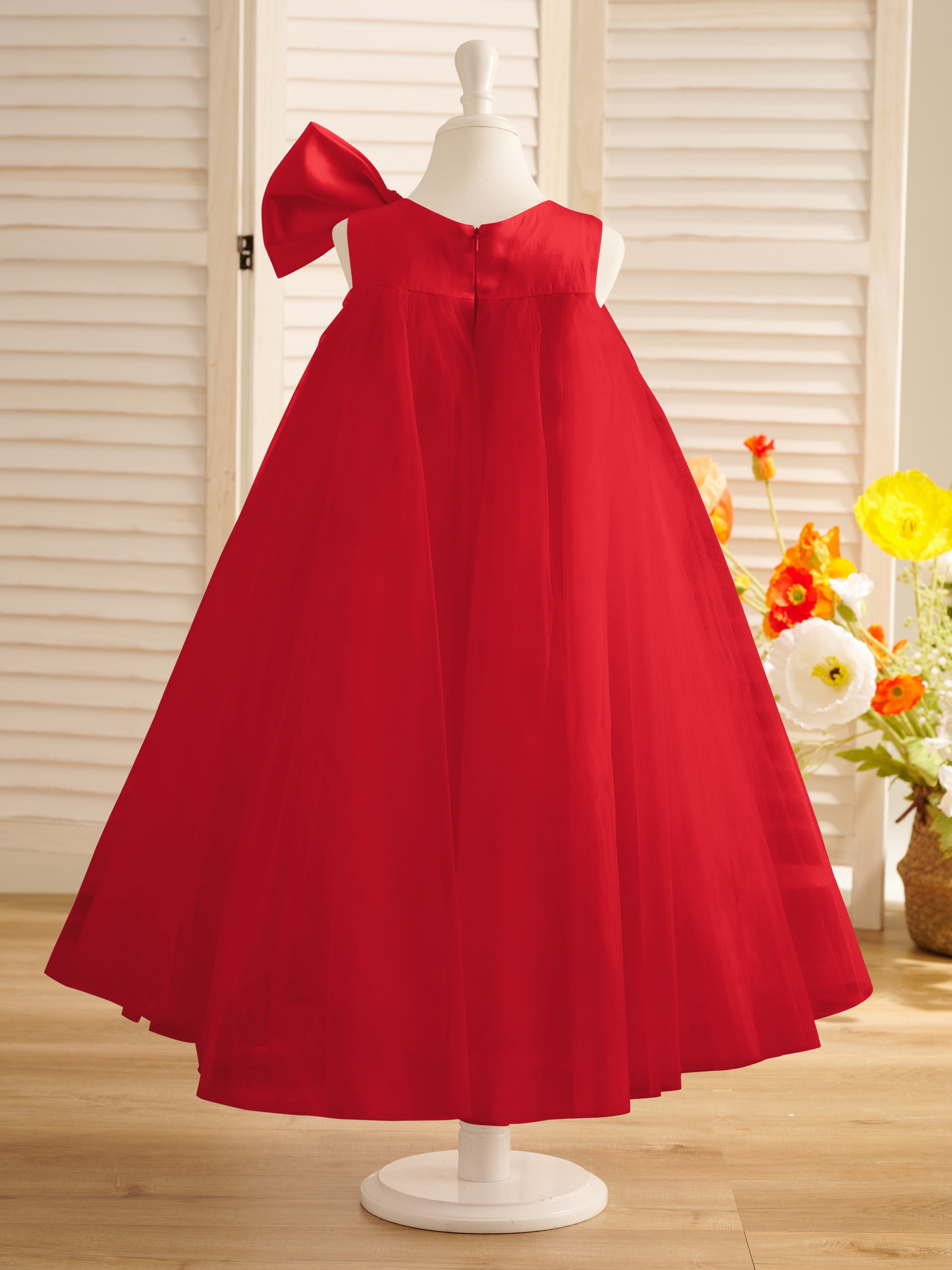 Vestido de niña pequeña de las flores, corte en A, con gran lazo y tul, hasta la rodilla. 