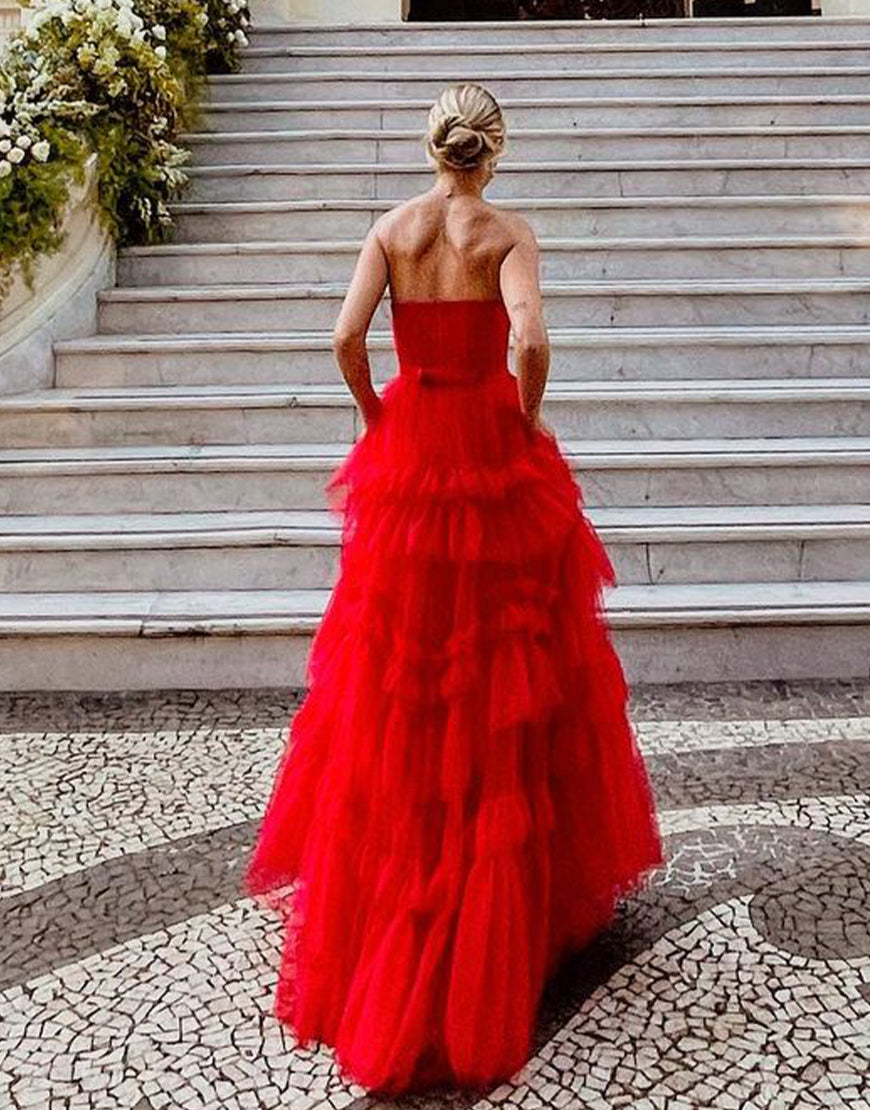 Vestido de graduación de tul con volantes, corte en A, sin tirantes