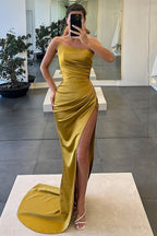Rialyn | Vestido largo de fiesta de sirena sin tirantes, plisado, de satén, con abertura alta y corte sirena.