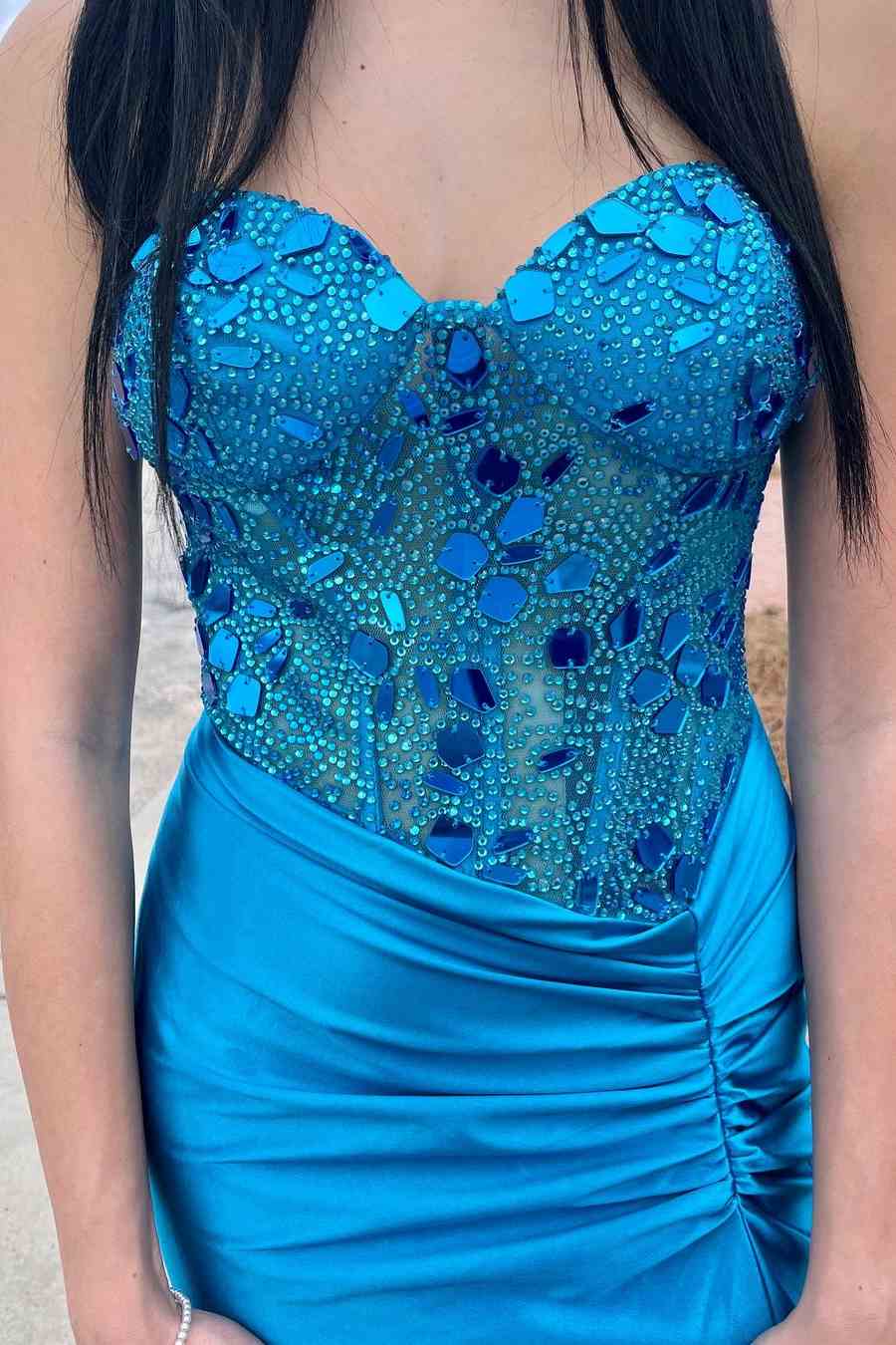 Rodina | Vestido largo de noche con corsé de cristal tallado y pedrería, con abertura 