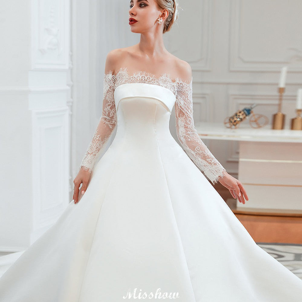 Vestido de novia de satén y encaje romántico estilo princesa | Vestido de novia corte A con cola catedral