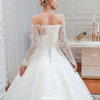 Vestido de novia de satén y encaje romántico estilo princesa | Vestido de novia corte A con cola catedral