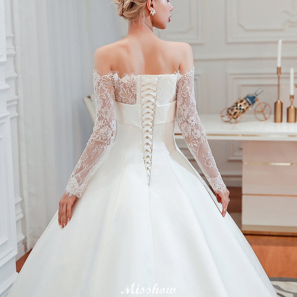 Vestido de novia de satén y encaje romántico estilo princesa | Vestido de novia corte A con cola catedral