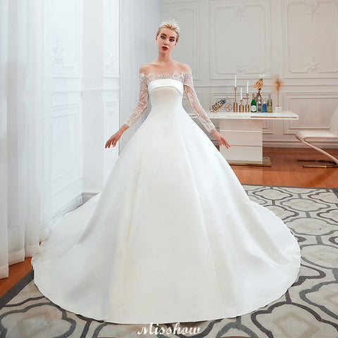 Vestido de novia de satén y encaje romántico estilo princesa | Vestido de novia corte A con cola catedral