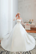 Vestido de novia de satén y encaje romántico estilo princesa | Vestido de novia corte A con cola catedral