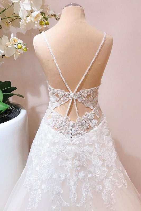 Vestido de novia romántico largo de corte A con tirantes finos, apliques de encaje y tul