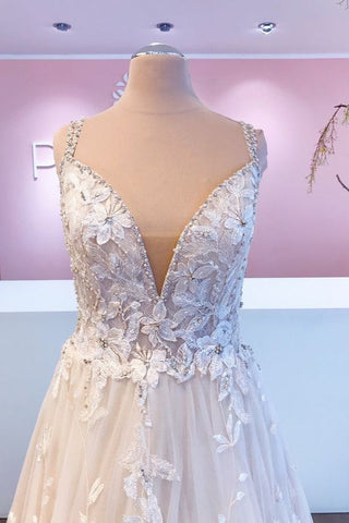 Vestido de novia romántico largo de corte A con escote corazón, apliques de encaje y tul