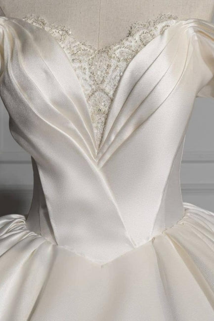 Robes de mariée romantiques en satin à épaules dénudées