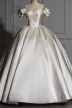 Robes de mariée romantiques en satin à épaules dénudées