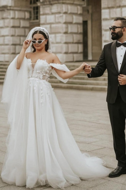 Vestido de novia romántico de tul con hombros descubiertos, mangas cortas y corte en A