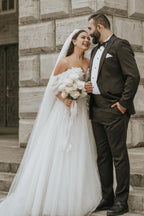 Vestido de novia romántico de tul con hombros descubiertos, mangas cortas y corte en A