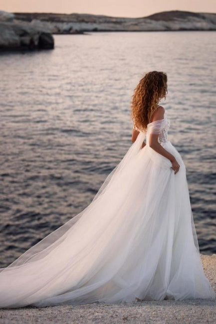 Robes de mariée romantiques à fines bretelles et manches courtes en dentelle