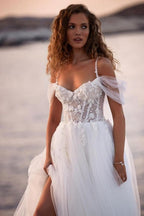 Robes de mariée romantiques à fines bretelles et manches courtes en dentelle