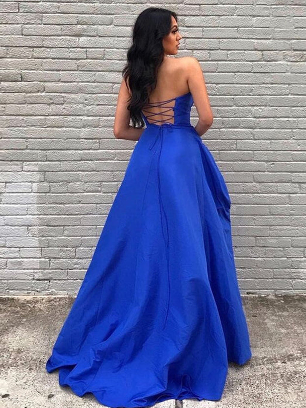 Rosario | Robe de bal longue en satin, coupe trapèze, décolleté cœur et fente