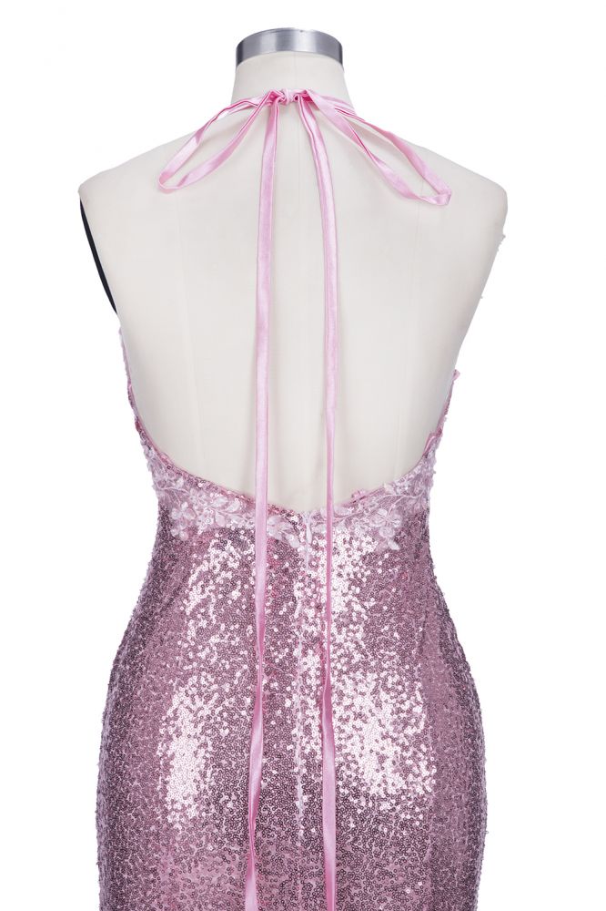 Robe de bal sirène rose poudré à fines bretelles spaghetti et col en V