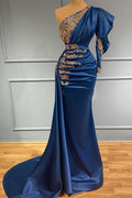 Vestido de fiesta asimétrico azul real de un solo hombro en satén elástico con apliques