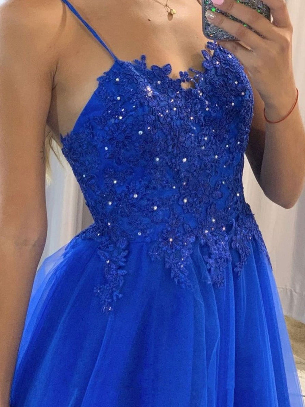 Vestidos de fiesta formales de corte A, corte largo, escote corazón, tul y encaje, color azul real.