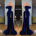 Vestido largo de noche azul real con hombros descubiertos y abertura
