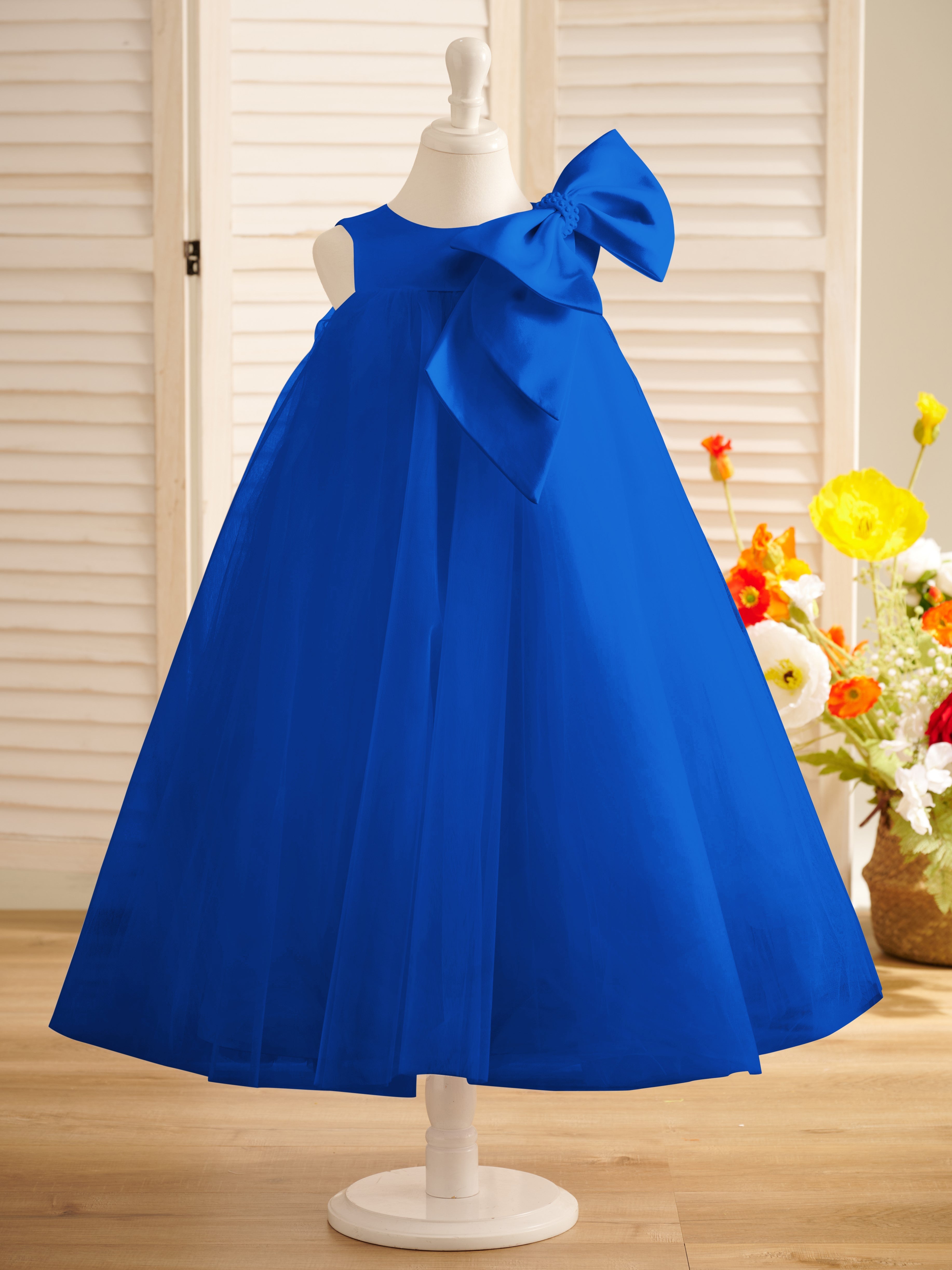 Vestido de niña pequeña de las flores, corte en A, con gran lazo y tul, hasta la rodilla. 