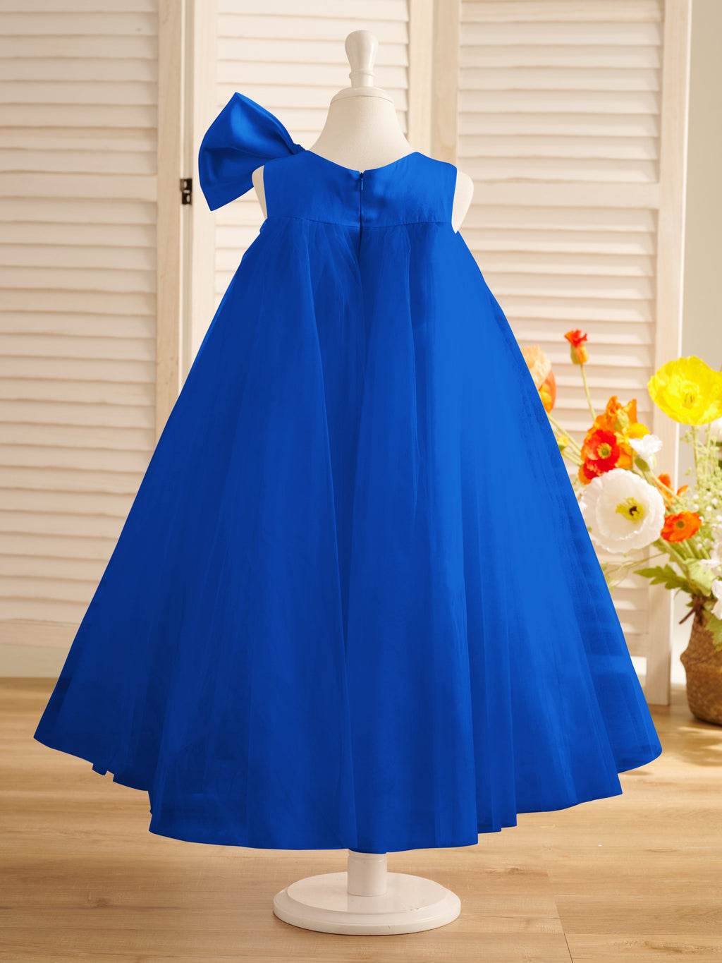 Vestido de niña pequeña de las flores, corte en A, con gran lazo y tul, hasta la rodilla. 