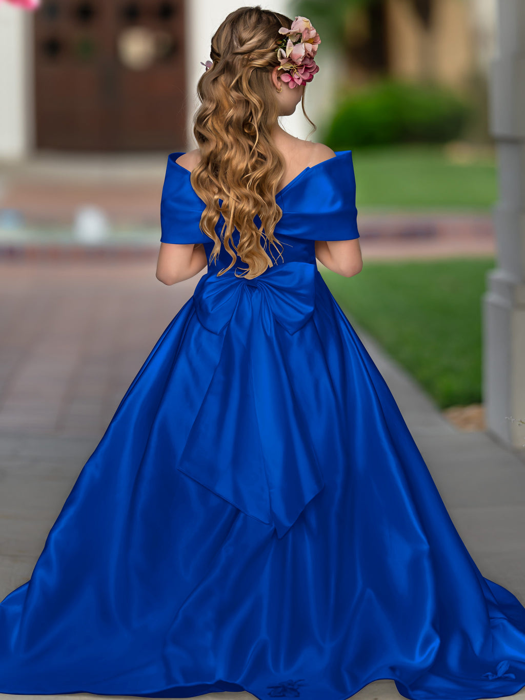Elegante vestido de princesa de satén marfil con cola y lazo para niñas de las flores 